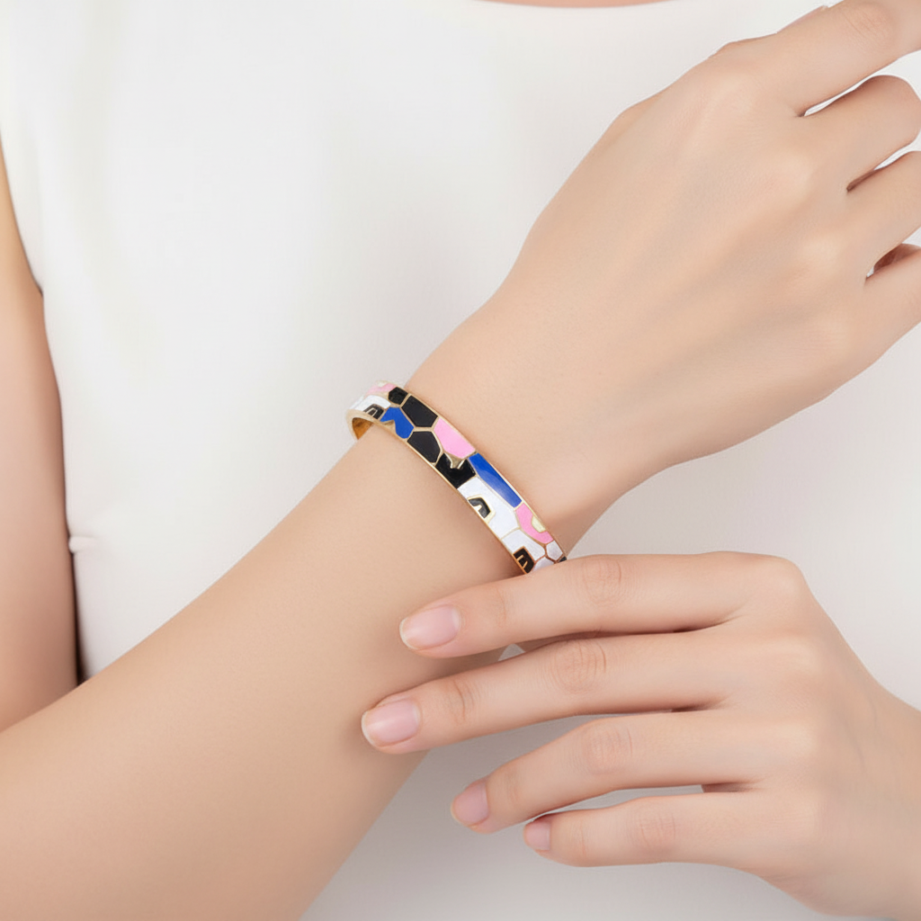 Goldfarbener Edelstahlarmreif - GlamourBangle 