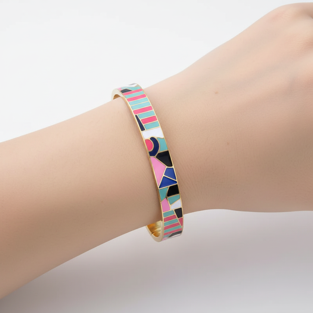 Goldfarbener Edelstahlarmreif - GlamourBangle 