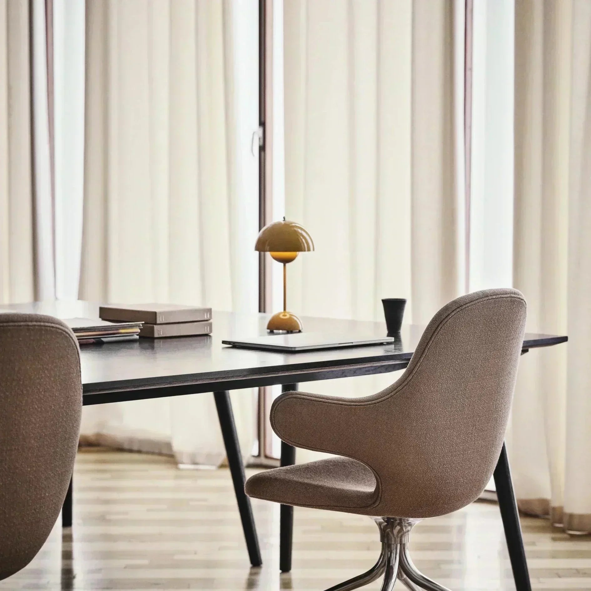 Minimalistische Tischlampe Metall - GlowLuxe