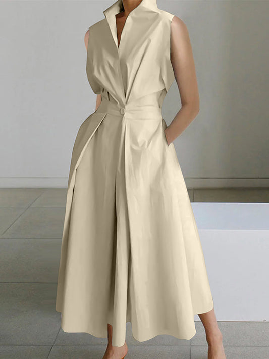 Elegantes ärmelloses beiges Kleid, knielang, mit Kragen und Knopf, ideal für Sommermode.