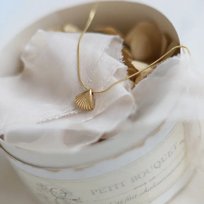 Schmuckstück Mit Muschel-Anhänger - FloralChain 