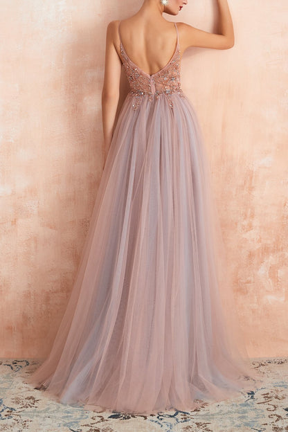 Rückenfreies Abendkleid, rosa Tüll, Spaghettiträger, bodenlang, elegantes Design.